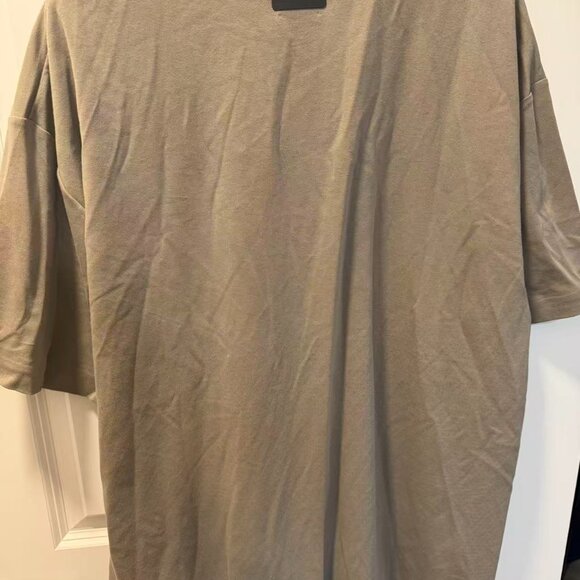 FEAR OF GOD ATHLETICS PERFORMANCE JERSEY TEE CLAY - Picture 2 of 3